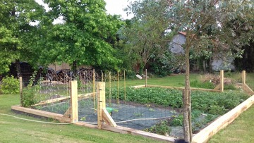 Potager avec des traverses en chêne