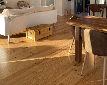 Salon parquet massif en pin140 petits nœuds