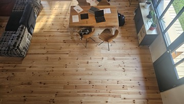 Parquet massif pin maritime petits noeuds 140 salon Parquet massif pin maritime petits noeuds 140 salon