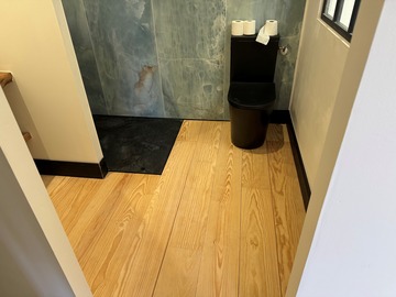 Parquet massif en 200mm x 23mm pin maritime sans nœud Parquet massif en 200mm x 23mm pin maritime sans nœud