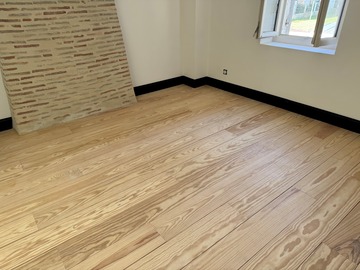 Parquet massif pin maritime sans nœud 200mm de large Parquet massif pin maritime sans nœud 200mm de large