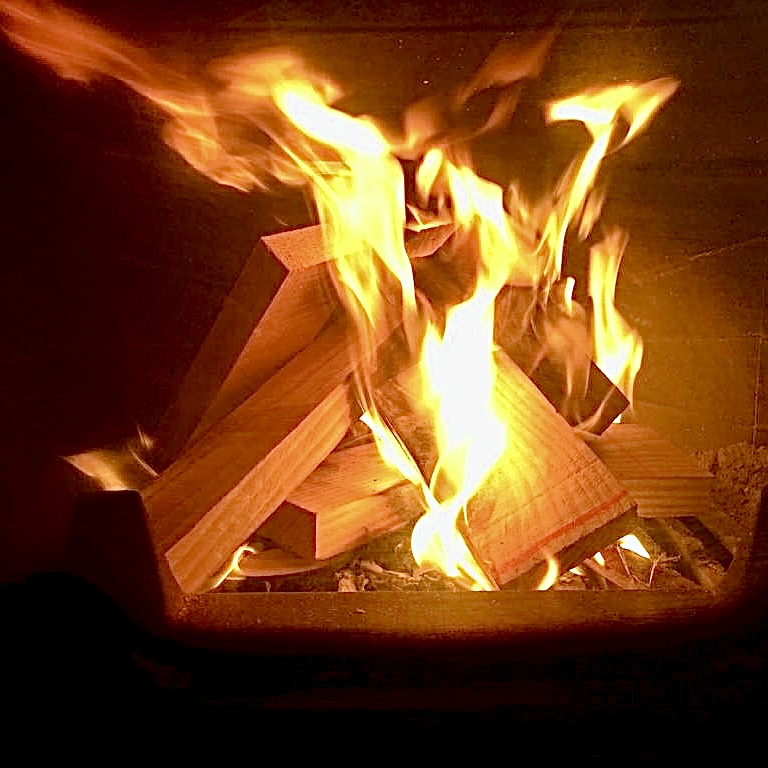 Chutes de bois pour poêle et cheminée