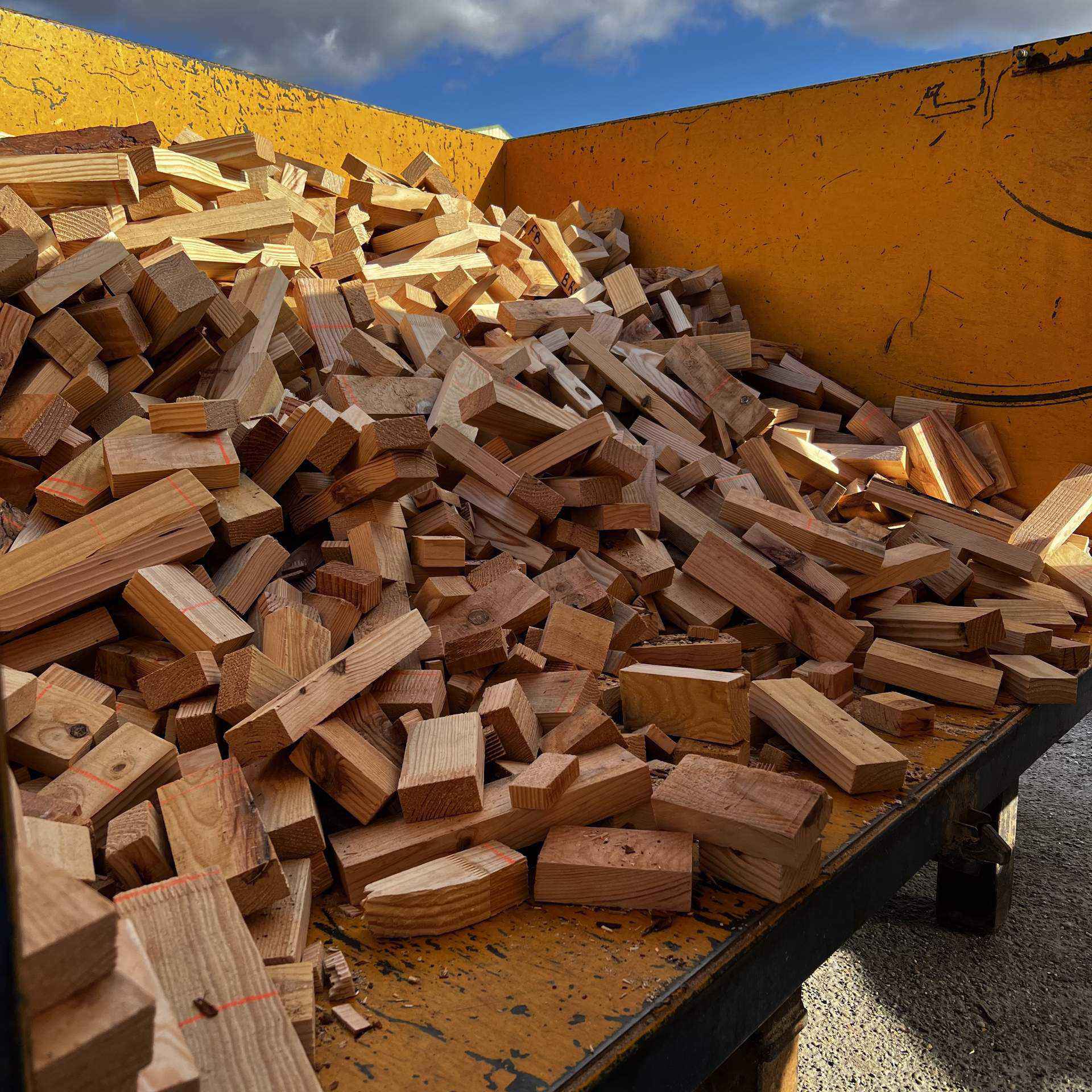 Chutes de bois pour poêle et cheminée