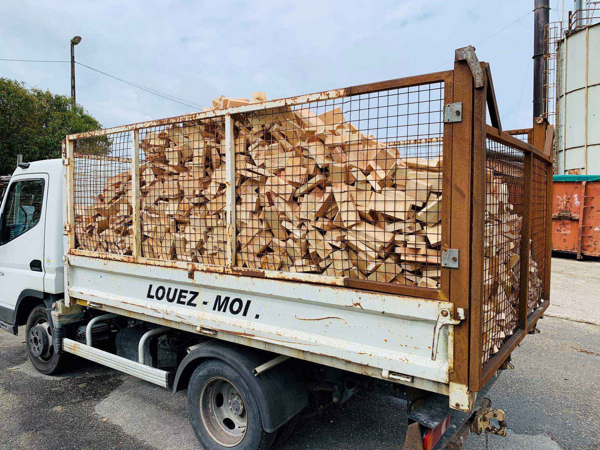 Chutes de bois pour poêle et cheminée