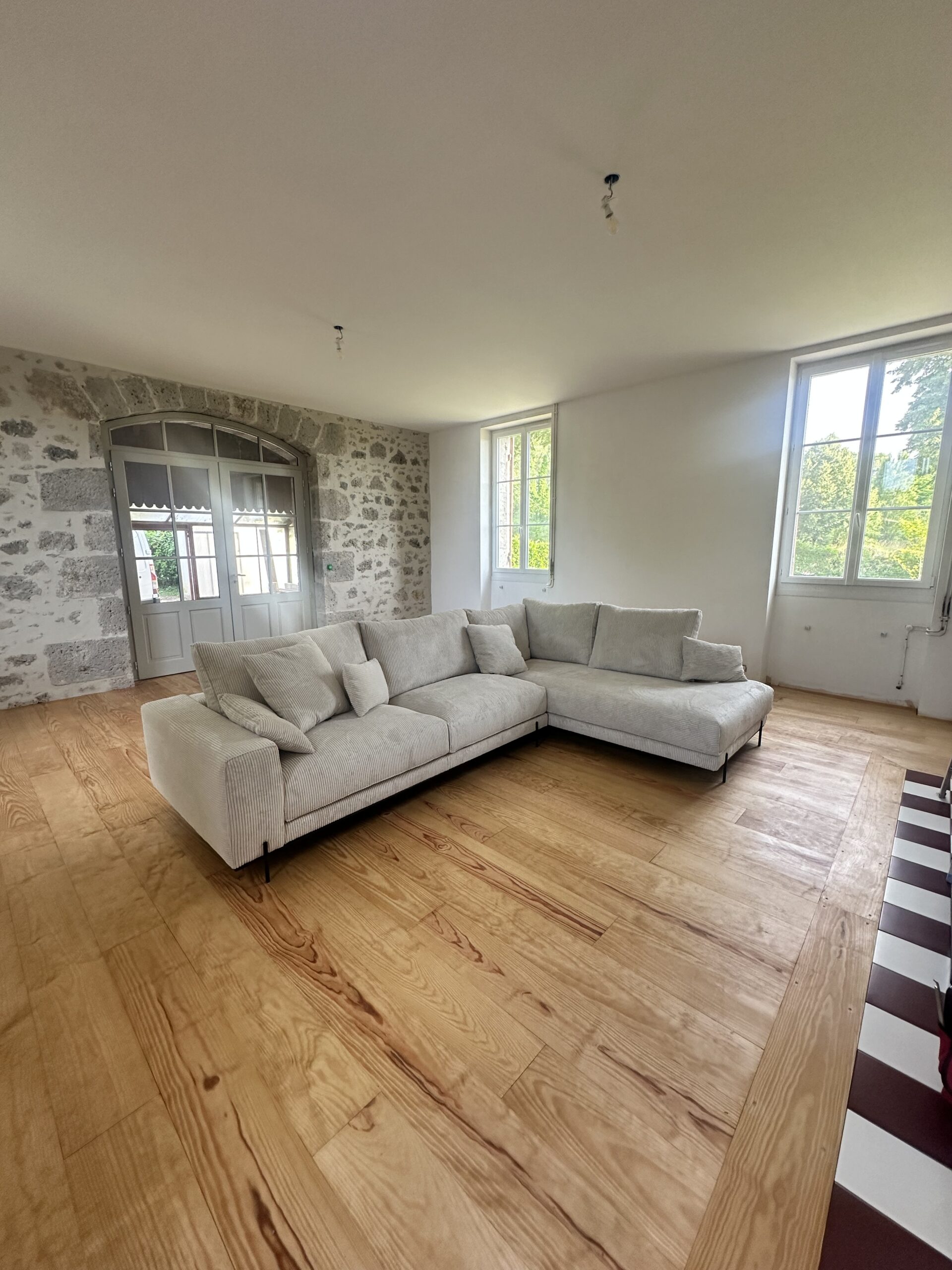 Salon en parquet massif sans nœud