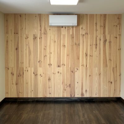 Salon en revêtement brut de sciage