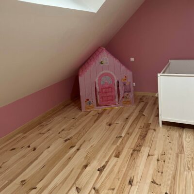 Chambre enfant dans la Somme (80) en parquet pin maritime noueux 100 x 23 x 2000mm