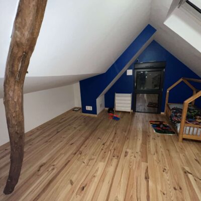 Chambre enfant dans la Somme (80) en parquet pin maritime noueux 100 x 23 x 2000mm