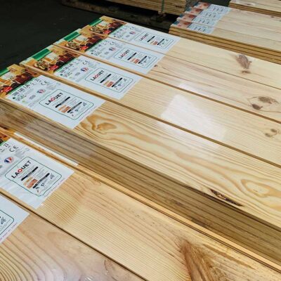 Parquet pin noueux en largeur 100mm et 140mm mélangées