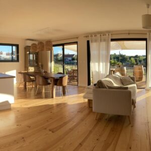 Parquet massif pin maritime petits noeuds 140 salon