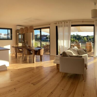 Parquet massif pin maritime petits noeuds 140 salon